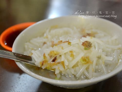 基隆夜市美食~天一香、米粉湯、碳烤蚵仔煎、排骨湯、泡泡冰、全家福酒釀湯圓、大世界傳統烤肉