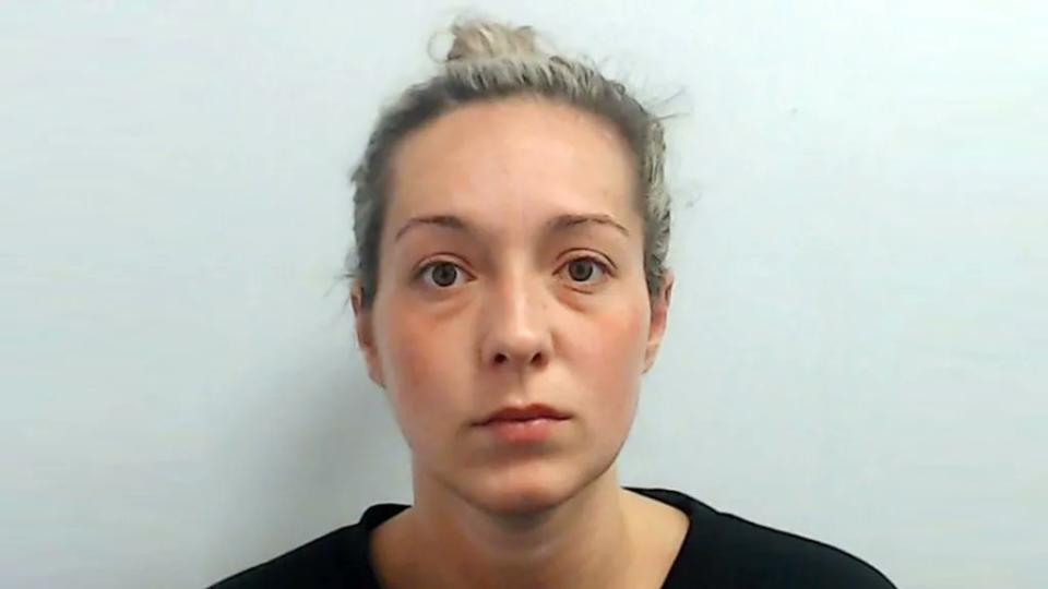 英國30歲女教師喬恩斯因涉嫌精神控制、性侵兩名未成年男學生，被判入獄6年半。（圖／翻攝自X）