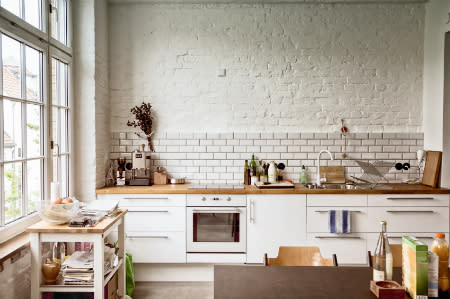 White subway tiles with a dark grey grout keeps it light but gives a vintage feel to the kitchen. Dark grout is also much more forgiving than light when it comes to food splatters!