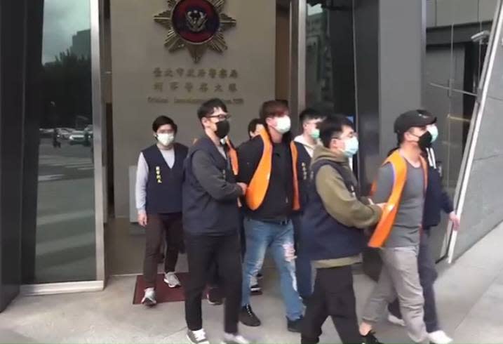 台北市警掃黑打詐緝毒齊發，十日逮二百三十四人扣逾三千萬贓款。<br />（記者孫曜樟翻攝）