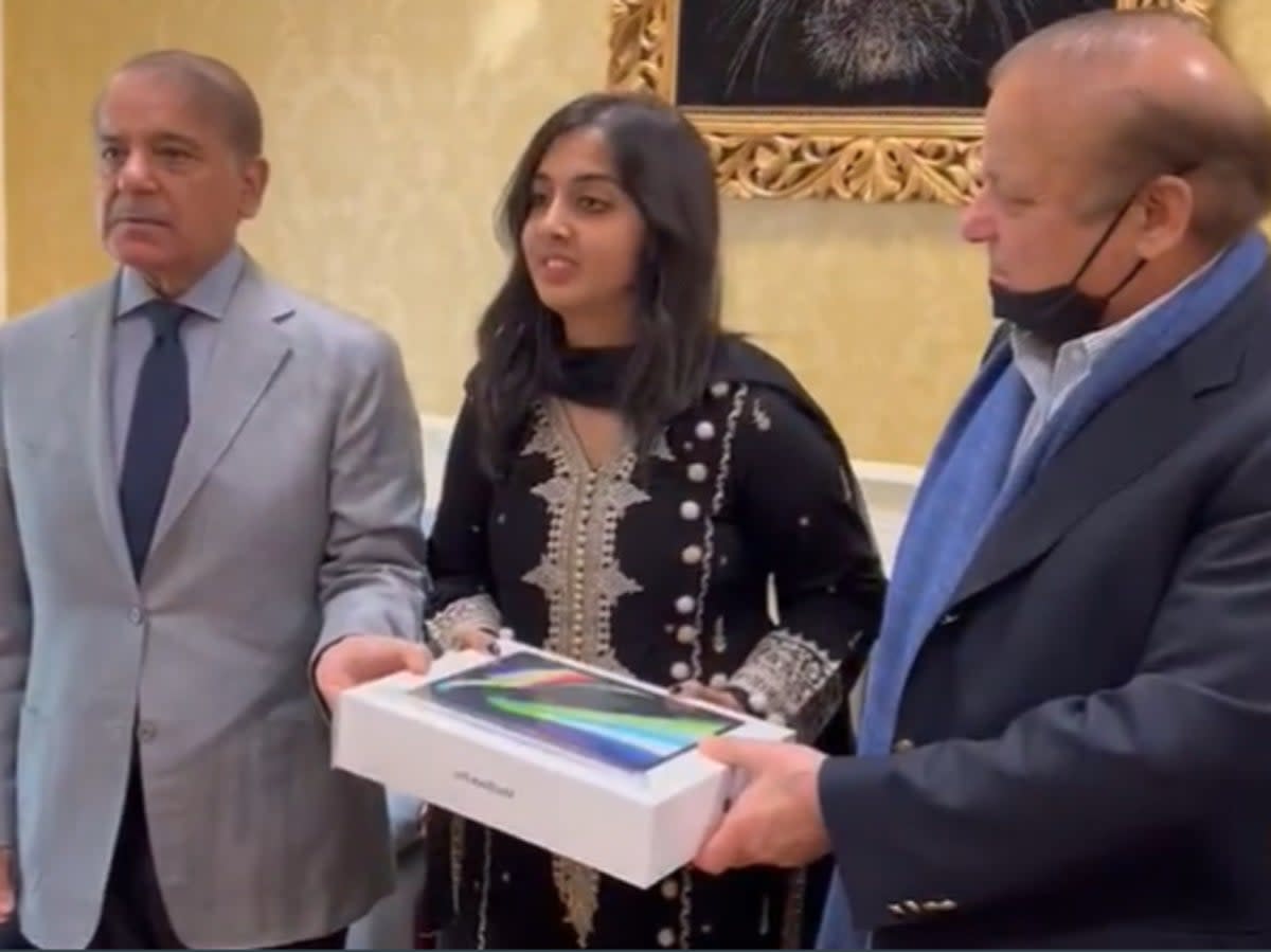 Mahnoor, who has set a new record in the secondary education examination as a private candidate in Year 10, also thanked the two leaders for meeting her (Screengrab: Shahbaz Sharif/ Twitter)