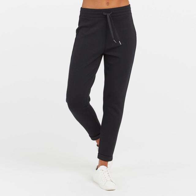 The Spanx Loungewear That Oprah Said 'Feels Like a Hug' Is Finally Back in  Stock - Yahoo Sports