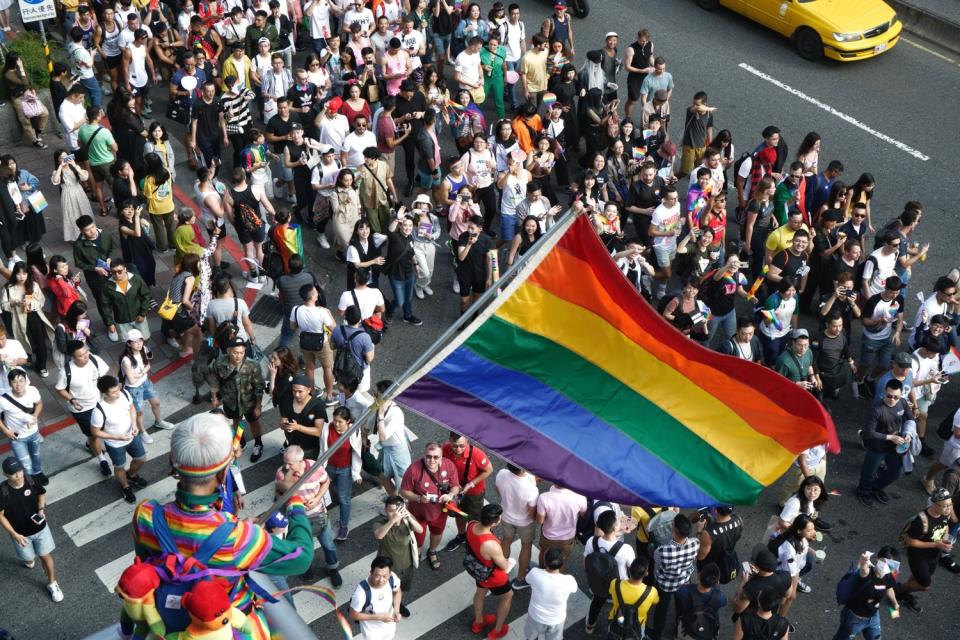 行政院性平處指出，同性婚姻合法化即將滿2週年，截至2021年4月30日止，我國已有5,871對同性伴侶登記結婚。（資料照片）   圖：張良一/攝