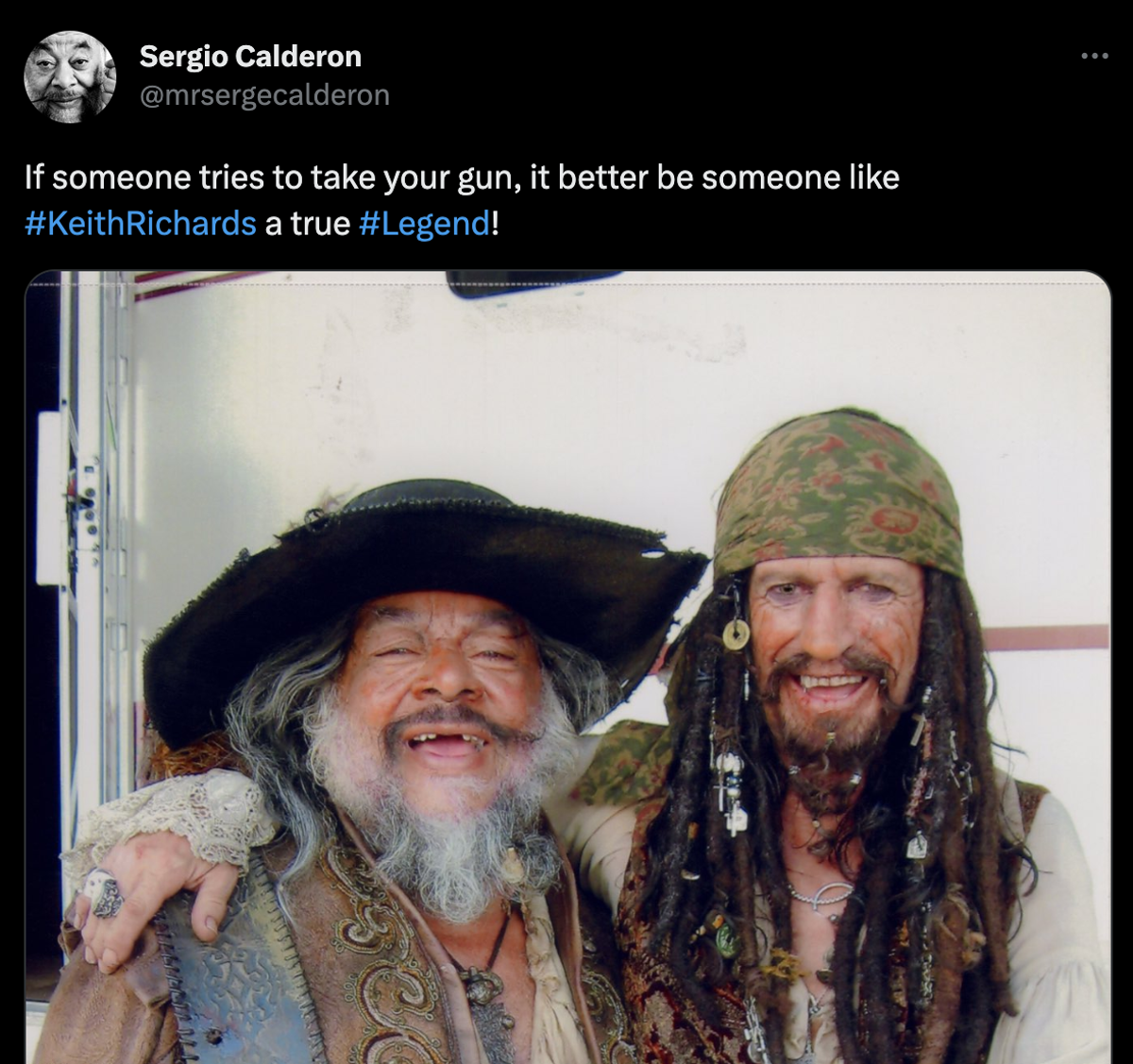 Sergio Calderon with Keith Richards on set of &#x002018;Pirates of the Caribbean: At World&#x002019;s End&#x002019; (Twitter)