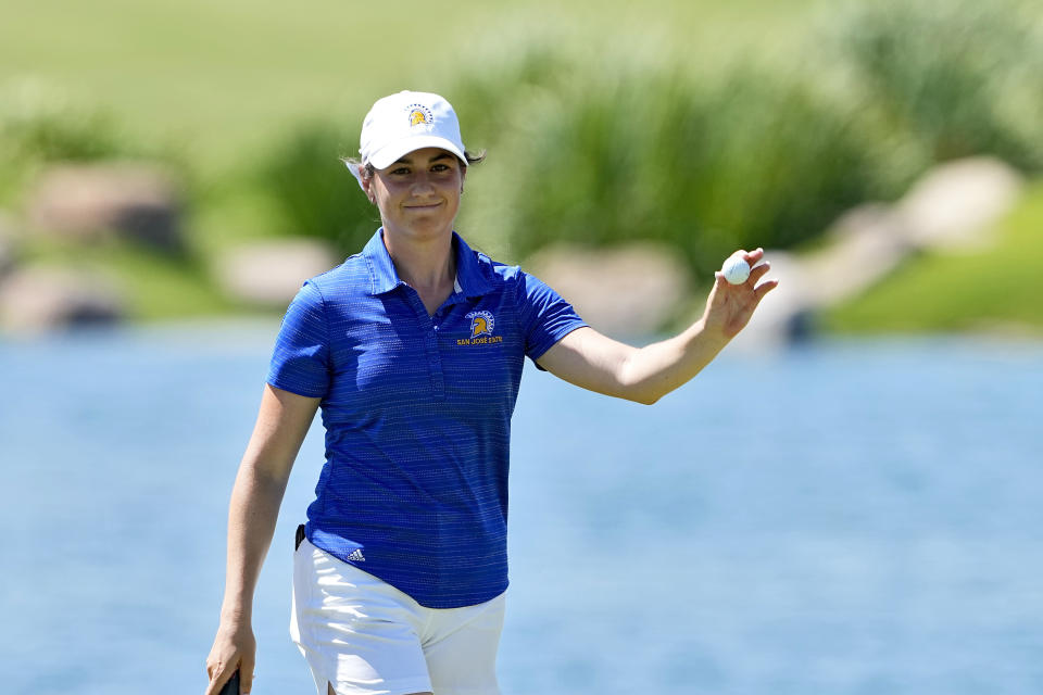 San Jose State golfer Lucia Lopez-Ortega waves after her shot on the 18th green during the final round of the NCAA college women's golf championship at Grayhawk Golf Club, Monday, May 22, 2023, in Scottsdale, Ariz. (AP Photo/Matt York)