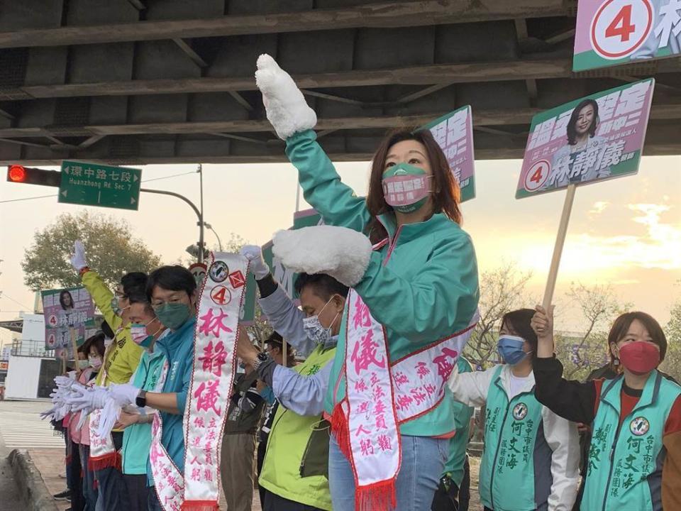 民進黨台中市第二選區立委補選當選人林靜儀（右）。（資料照/林欣儀攝）