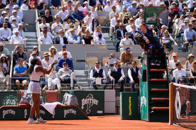 Coco Gauff argues with the umpire over a line call 