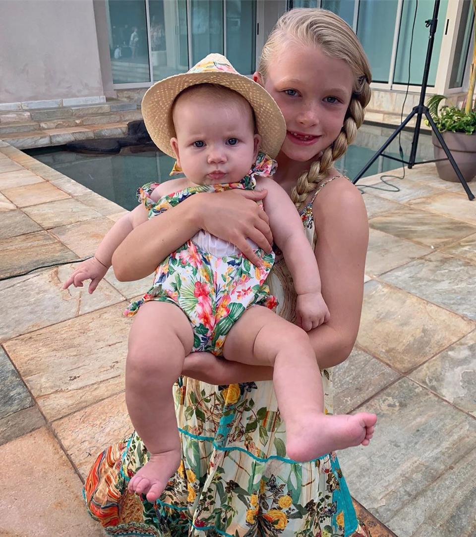 "Aloha from my girls 🌺," Simpson <a href="https://www.instagram.com/p/B1cC86-gLD4/" rel="nofollow noopener" target="_blank" data-ylk="slk:captioned;elm:context_link;itc:0;sec:content-canvas" class="link ">captioned</a> this summery photo of sisters Maxi Drew and Birdie Mae.