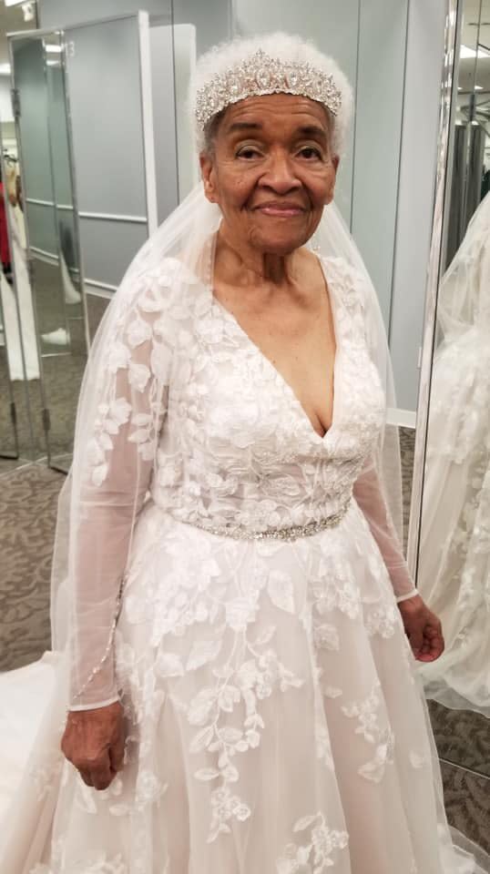 94-Year-Old Grandmother Fulfills Dream of Wearing a Wedding Dress, After  Not Being Allowed in Bridal Shop in 1952