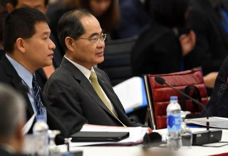 Singapore's Trade Minister Lim Hng Kiang (2nd L) attends the APEC Ministers Responsible For Trade meeting in Hanoi May 20, 2017. REUTERS/Hoang Dinh Nam/Pool