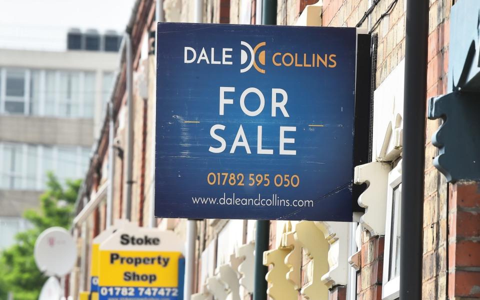 Picture 233201908 16/06/2020 at 18:02 Owner : Getty Contributor STOKE-ON-TRENT - JUNE 16: Various property signs are seen outside a block of terraced houses advertising homes for sale, let or sold on June 16, 2020 in Stoke-on-Trent. The British government have relaxed coronavirus lockdown laws significantly from Monday June 15, allowing zoos, safari parks and non-essential shops to open to visitors. Places of worship will allow individual prayers and protective facemasks become mandatory on London Transport.  - Nathan Stirk/Getty Images