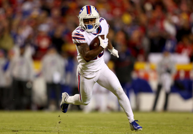 Isaiah McKenzie Signed Buffalo Bills Jersey (Beckett) His New 2022 Uniform  # WR