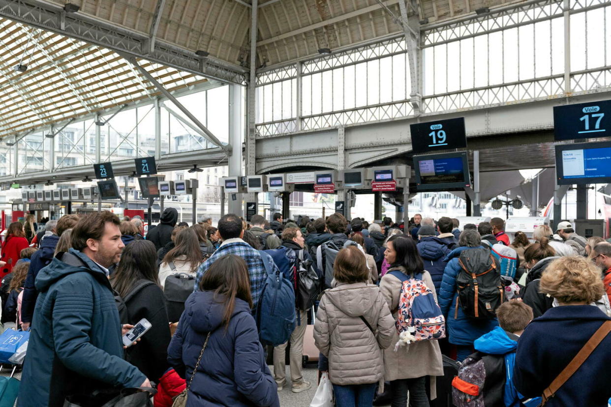 Trafic « quasi normal » attendu vendredi et samedi malgré la grève annoncée des aiguilleurs de la SNCF.   - Credit:JEANNE ACCORSINI/SIPA / SIPA / JEANNE ACCORSINI/SIPA