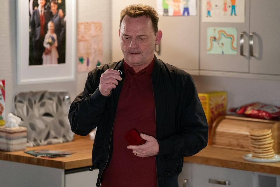 billy mitchell plans proposal in eastenders