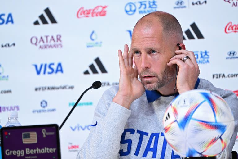 Berhalter se mostró visiblemente incómodo ante las preguntas hechas por los periodistas iraníes antes del último partido de la fase de grupos de Qatar 2022