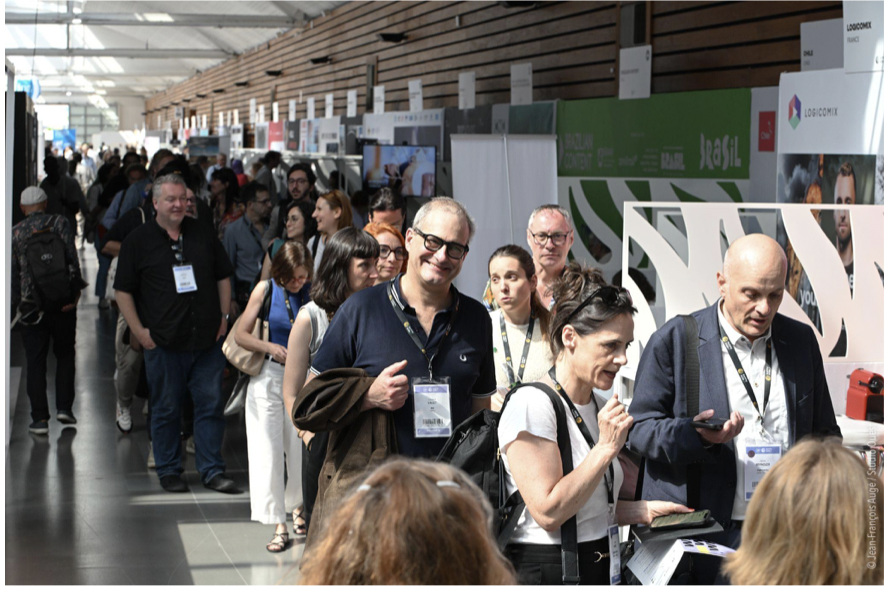 Crowds in Sunny Side's exhibition hall.