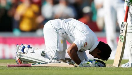 Britain Cricket - England v Pakistan - Fourth Test - Kia Oval - 12/8/16 Pakistan's Asad Shafiq celebrates his century Action Images via Reuters / Paul Childs Livepic