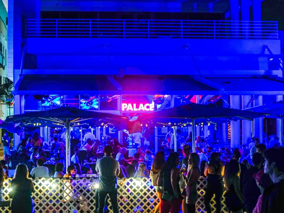 Restaurants at night with neon lighting in Miami's South Beach neighborhood.