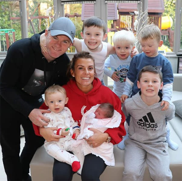 wayne-rooney-and-family-at-home