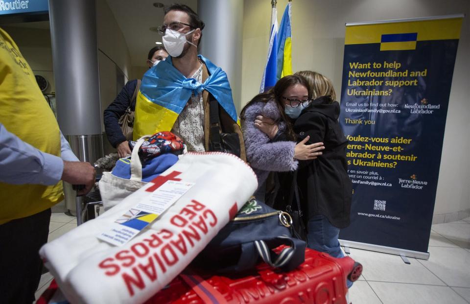 <span class="caption">Ukrainian students arrive in St. John’s, N.L., on June 14, 2022.</span> <span class="attribution"><span class="source">THE CANADIAN PRESS/Paul Daly</span></span>