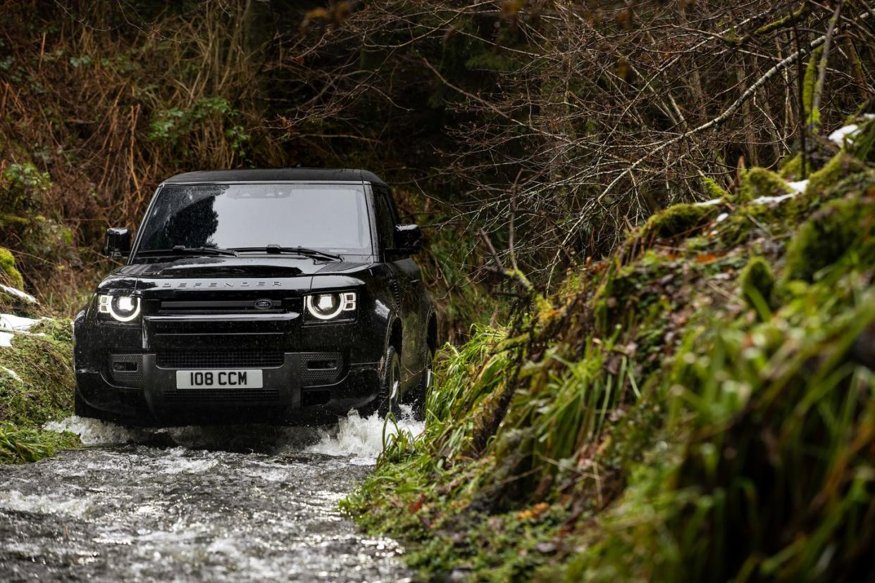 2022 land rover defender v8