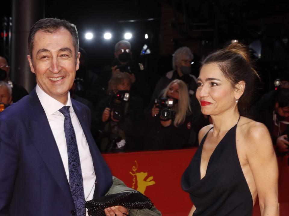 Cem Özdemir und Ehefrau Pia Castro auf dem roten Teppich der Berlinale 2022. (Bild: imago images/Eventpress)