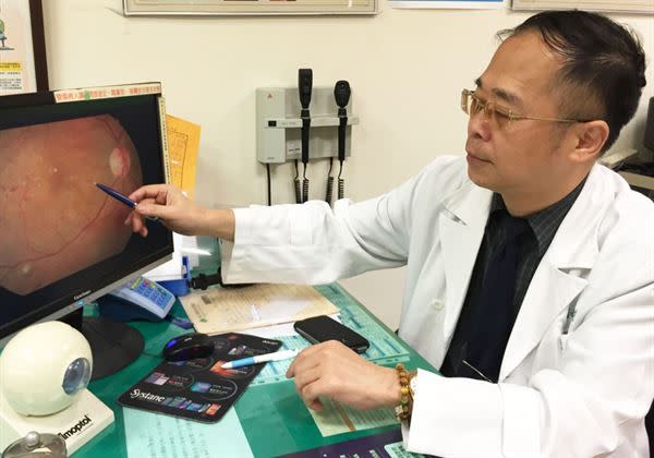 陳瑩山(如圖)主任強調，定期檢查視力，不僅可保護眼睛，更能延長眼睛使用，預防老化。(圖片提供／新竹國泰醫院)