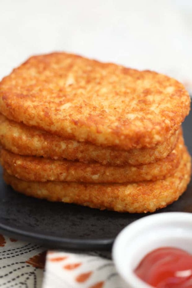 <p><a href="https://wholelottayum.com/frozen-hash-browns-in-air-fryer/" rel="nofollow noopener" target="_blank" data-ylk="slk:Whole Lotta Yum;elm:context_link;itc:0;sec:content-canvas" class="link ">Whole Lotta Yum</a></p>