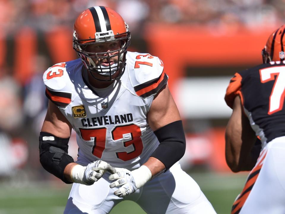 Joe Thomas sets a block against the Cincinnati Bengals.