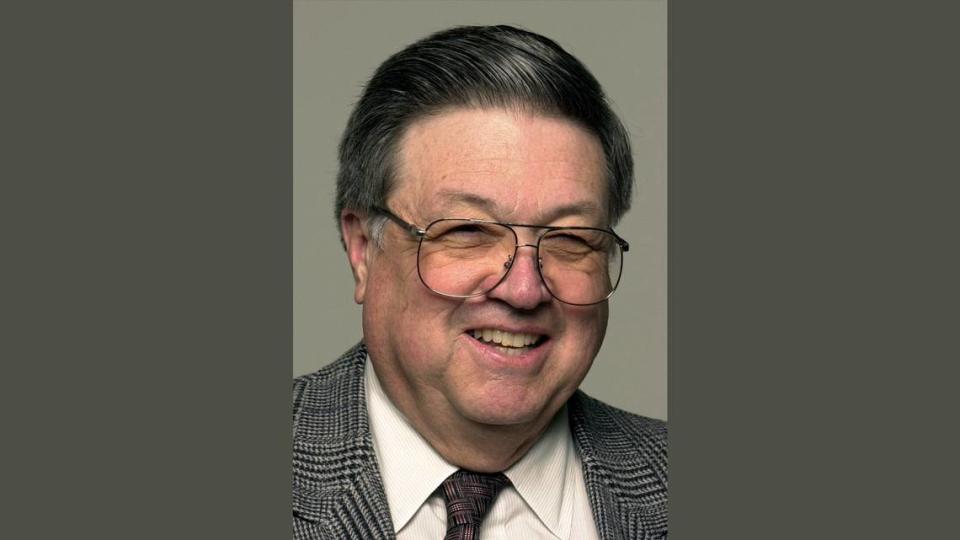 Pulitzer Prize-winning Sacramento Bee reporter Denny Walsh in April 2000. Walsh, whose storied reporting career included stops at the New York Times and Life magazine before coming to The Bee, died March 29, 2024, at the age of 88.