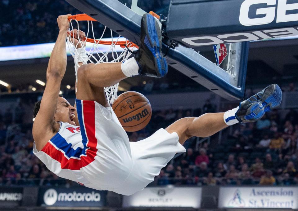 Detroit Pistons guard Frank Jackson (5) dunks the ball in the first half against the Indiana Pacers at Gainbridge Fieldhouse in Indianapolis on Sunday, April 3, 2022.