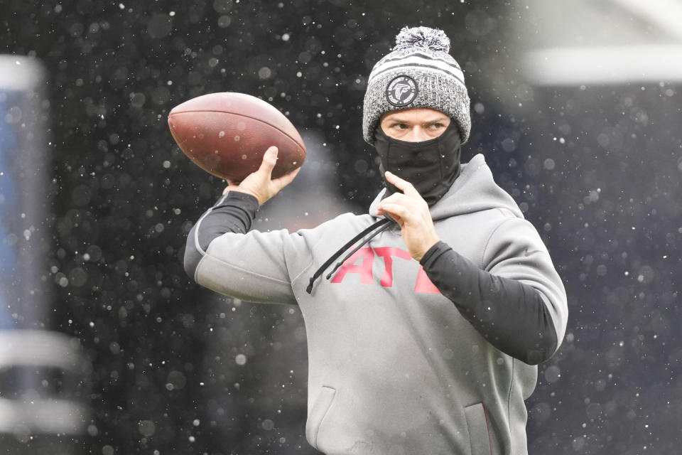 Atlanta Falcons quarterback Taylor Heinicke (4) warms up before an NFL football game against the Chicago Bears in Chicago, Sunday, Dec. 31, 2023. (AP Photo/Charles Rex Arbogast)