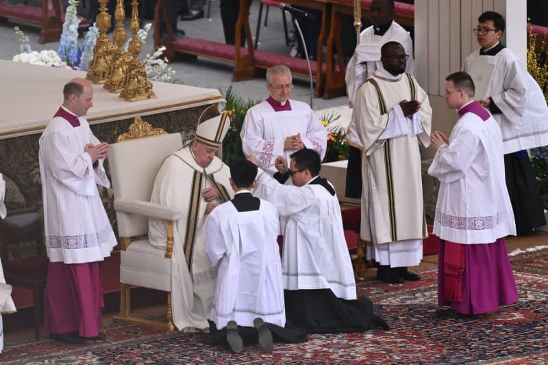 Pope Francis pictured during the Holy Mass on Easter Sunday at the St. Peter's Square. Domenico Cippitelli/LPS via ZUMA Press Wire/dpa