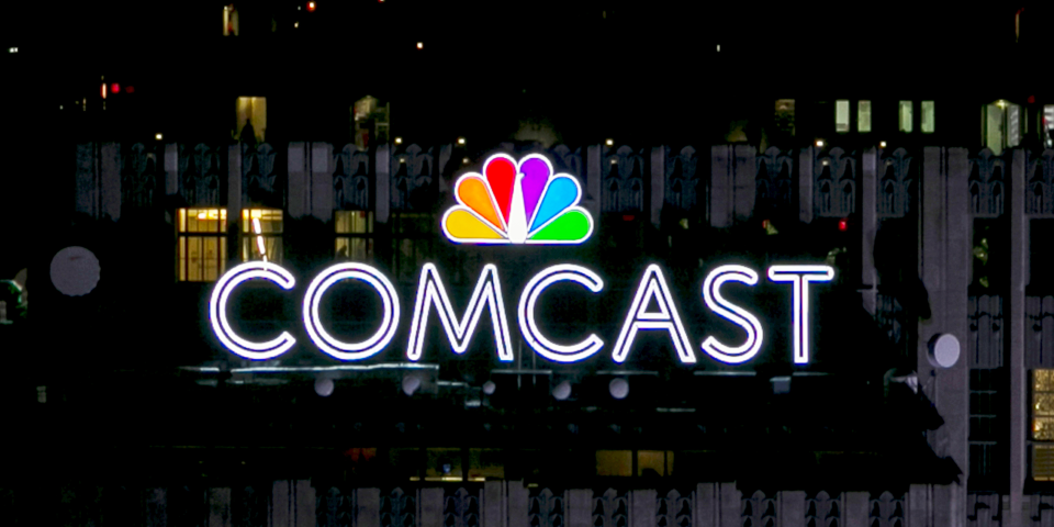 FILE PHOTO: The NBC and Comcast logo are displayed on top of 30 Rockefeller Plaza, formerly known as the GE building, in New York, New York, U.S. on July 1, 2015.  REUTERS/Brendan McDermid/File Photo