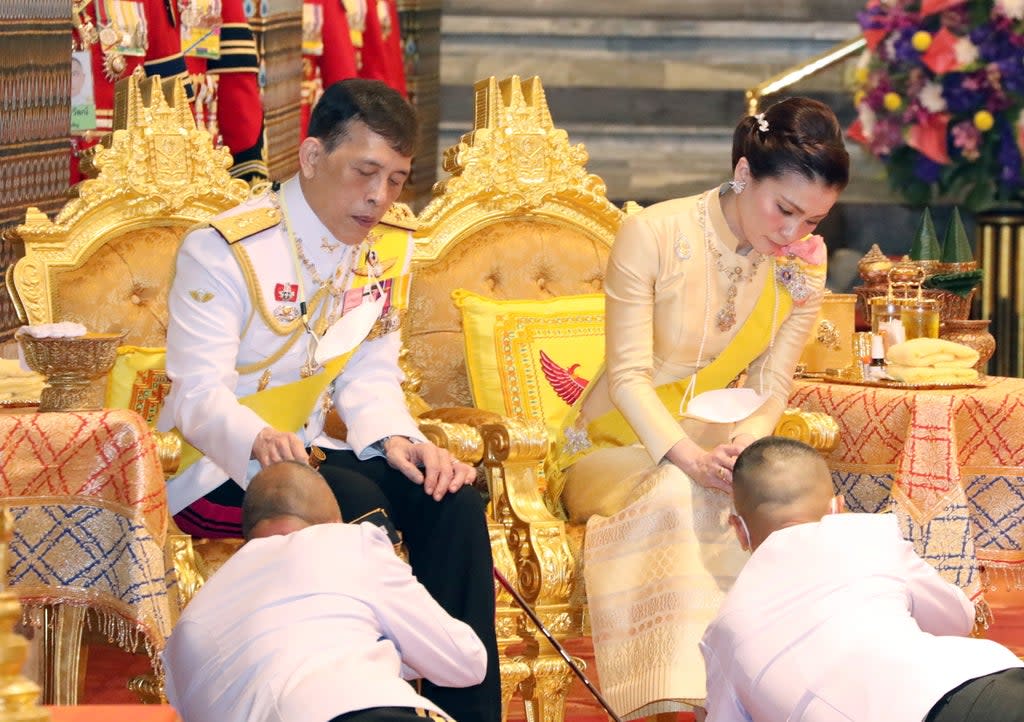 File Thai King Maha Vajiralongkorn (L) with Thai Queen Suthida (R) during a religious ceremony for to commemorate the fifth death his father Bhumibol Adulyadej  (EPA)