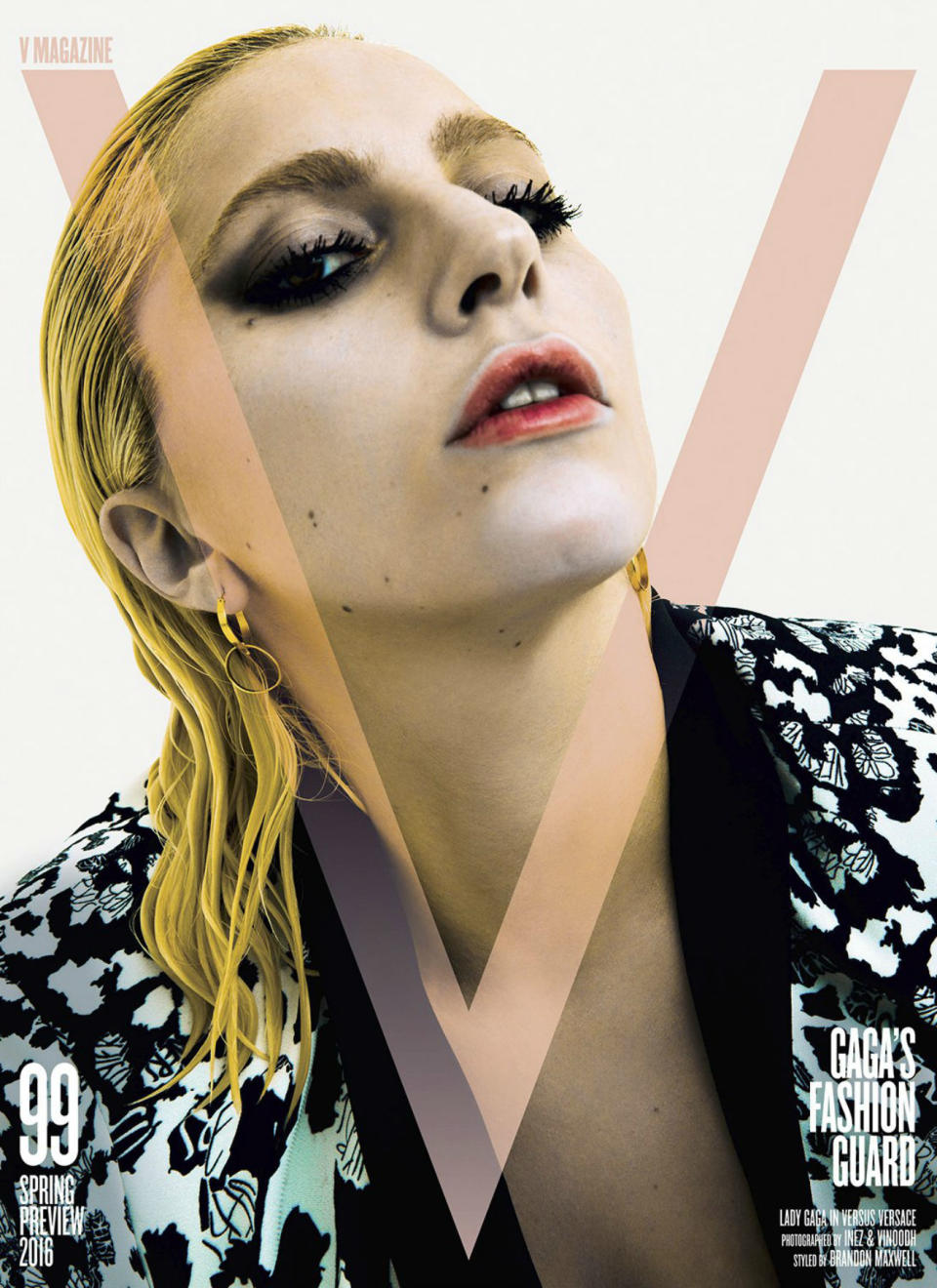 Otra de las colaboraciones entre Lady Gaga y Inez & Vinoodh es esta portada de V Magazine. ¡Estaba casi irreconocible! (Foto: <a href="https://vmagazine.com/" rel="nofollow noopener" target="_blank" data-ylk="slk:V Magazine;elm:context_link;itc:0;sec:content-canvas" class="link ">V Magazine</a>)