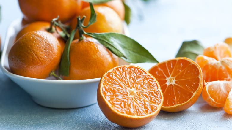 whole and sliced tangerines and clementines