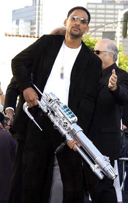 Will Smith prepares to bust an intergalactic cap up at the LA premiere of Columbia's Men in Black II