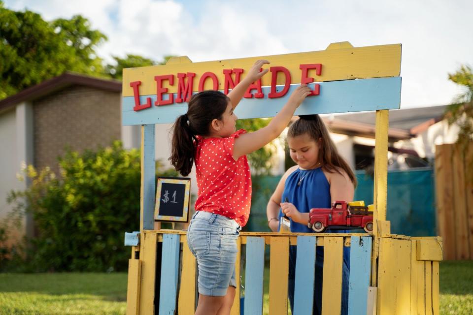 summer activities for kids lemonade stand