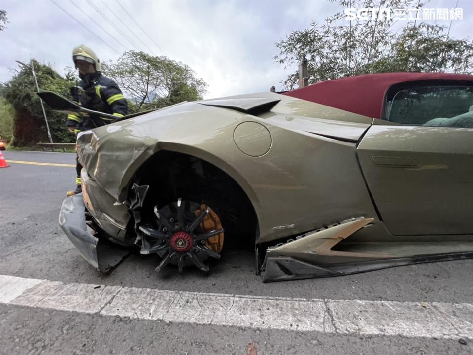 洪男駕駛藍寶堅尼行經北宜公路時自撞護欄。（圖／翻攝畫面）