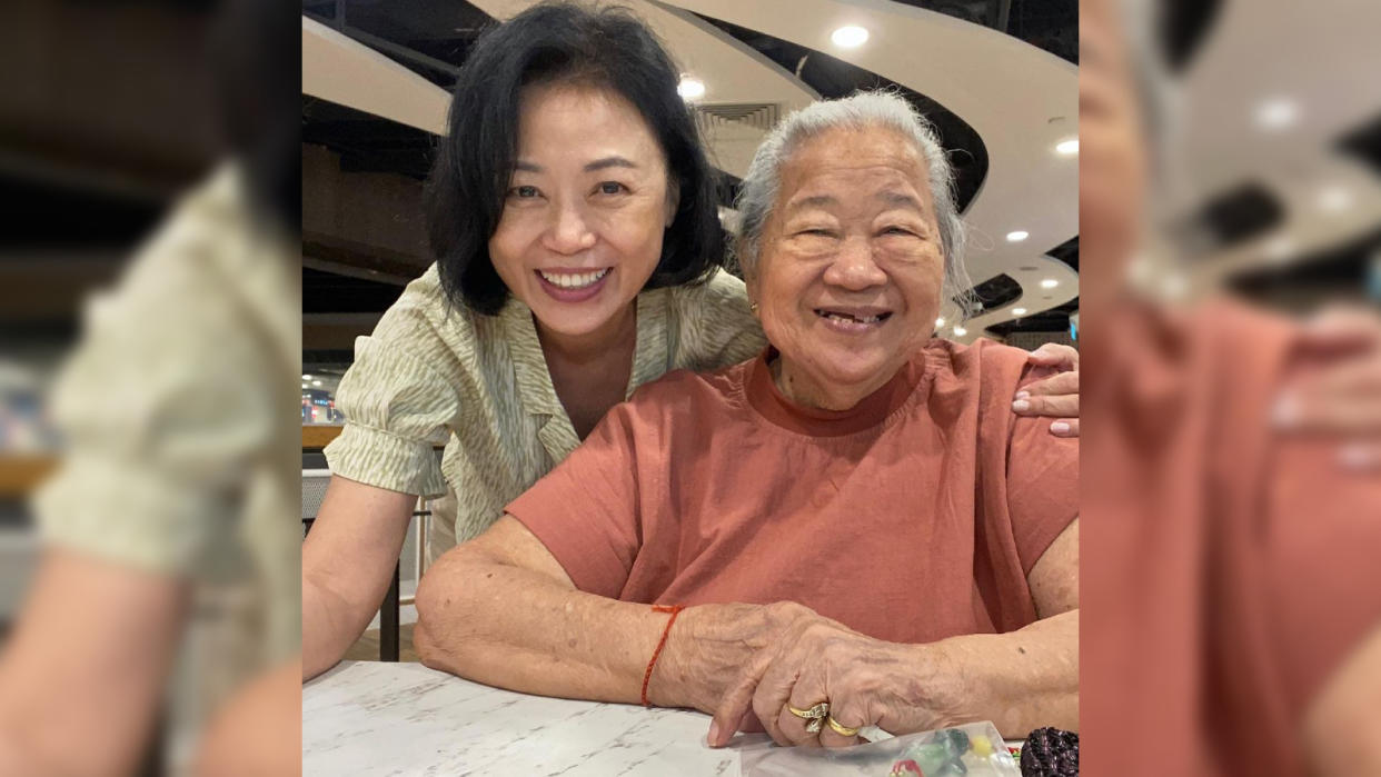 Veteran actress Xiang Yun with her mother. (Photo: Instagram/xiang_yun)