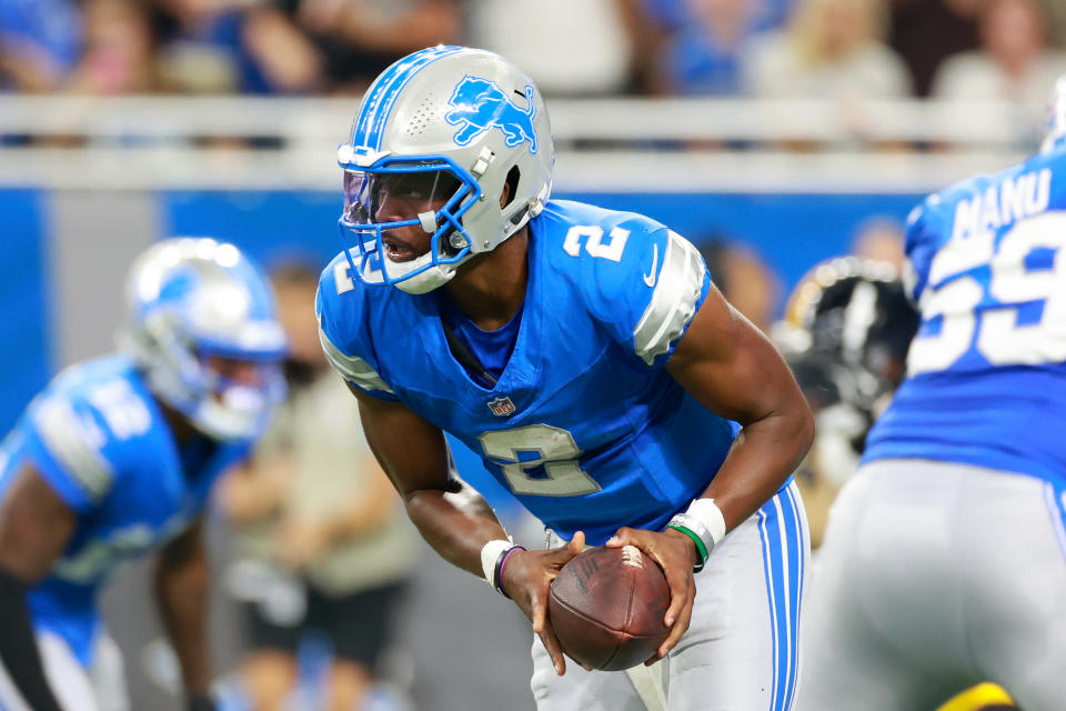 DETROIT, MICHIGAN – AUGUST 24: Detroit Lions quarterback Hendon Hooker (2) prepares to hand the ball off to Detroit Lions running back Jake Funk (36) during a preseason game between the Detroit Lions and the Pittsburgh Steelers in Detroit, Michigan, USA, Saturday, August 24, 2024. (Photo by Amy Lemus/NurPhoto via Getty Images)