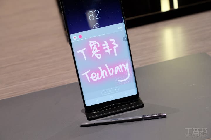 三星 Galaxy Note 8 開箱快速玩，規格比較、S Pen、側螢幕新功能一覽