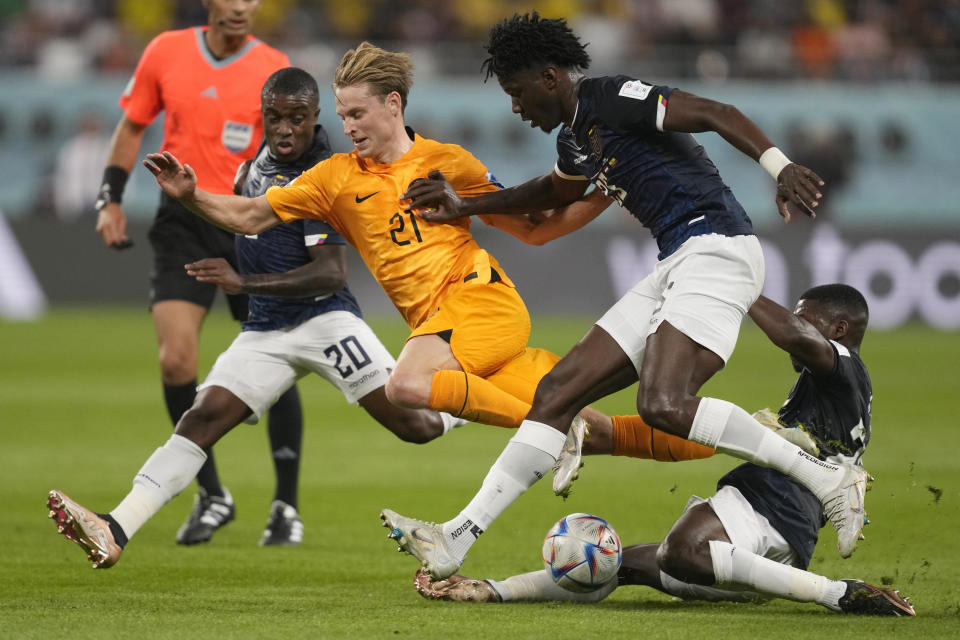 Frankie de Jong of the Netherlands, centre, challenges for the ball with Ecuador's Jhegson Mendez, left, Jackson Porozo and Moises Caicedo, right, during the World Cup group A soccer match between the Netherlands and Ecuador at the Khalifa International Stadium in Doha, Qatar, Friday, Nov. 25, 2022. (AP Photo/Darko Vojinovic)