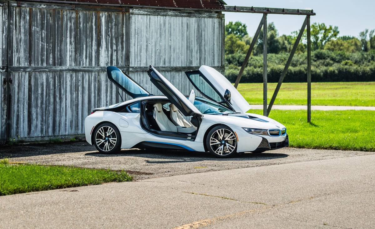 2020 BMW i8 Coupe Interior Dimensions: Seating, Cargo Space & Trunk Size -  Photos