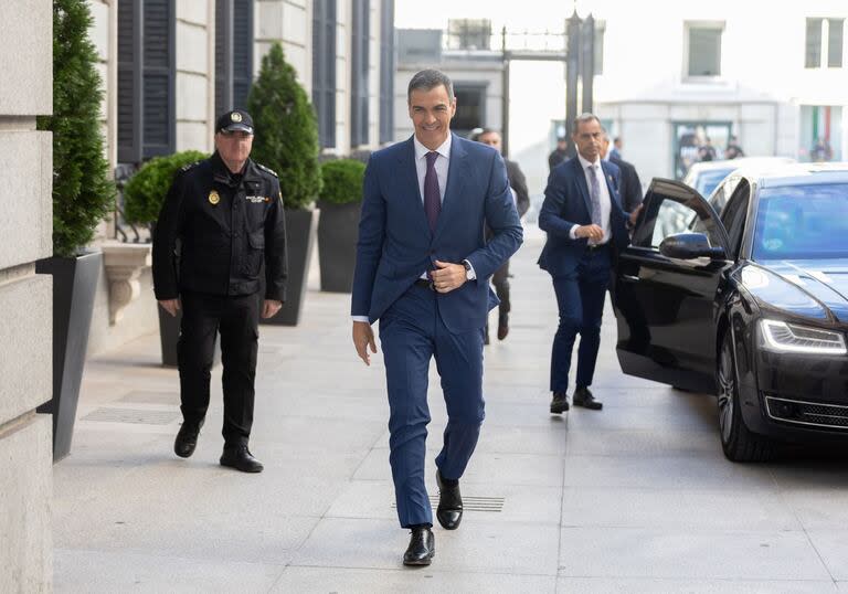 El presidente del Gobierno, Pedro Sánchez,, a su llegada a una sesión de control, en el Congreso de los Diputados, a 12 de junio de 2024, en Madrid (España).