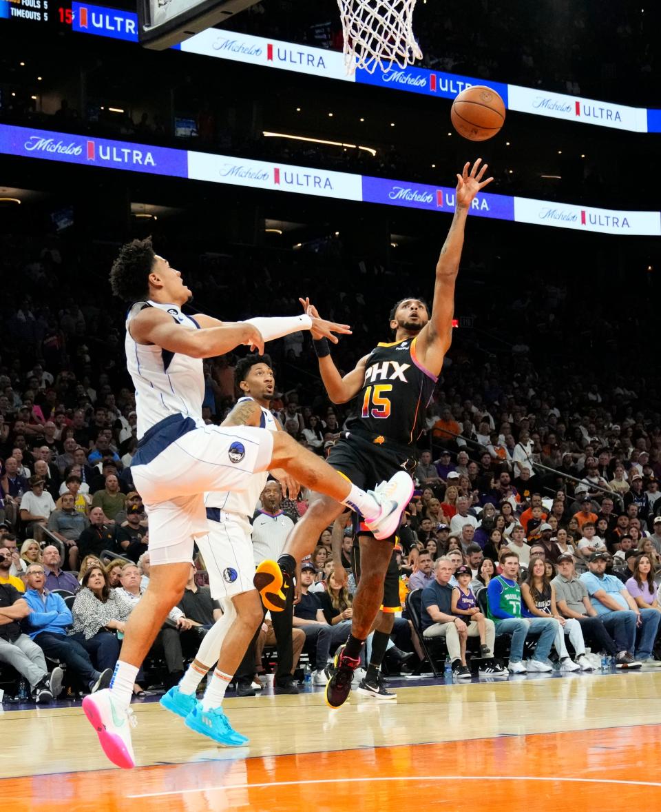 Phoenix Suns guard Cameron Payne (15) puts up a shot against the Dallas Mavericks in the second half during the season opener at Footprint Center in Phoenix on Oct. 19, 2022.