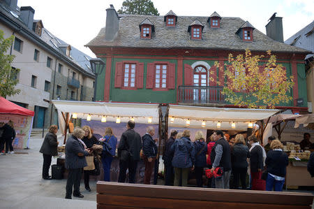 Tourists attend a cheese fair in Vielha, in the Val d'Aran, Catalonia, Spain October 6, 2017. Picture taken October 6, 2017. REUTERS/Vincent West