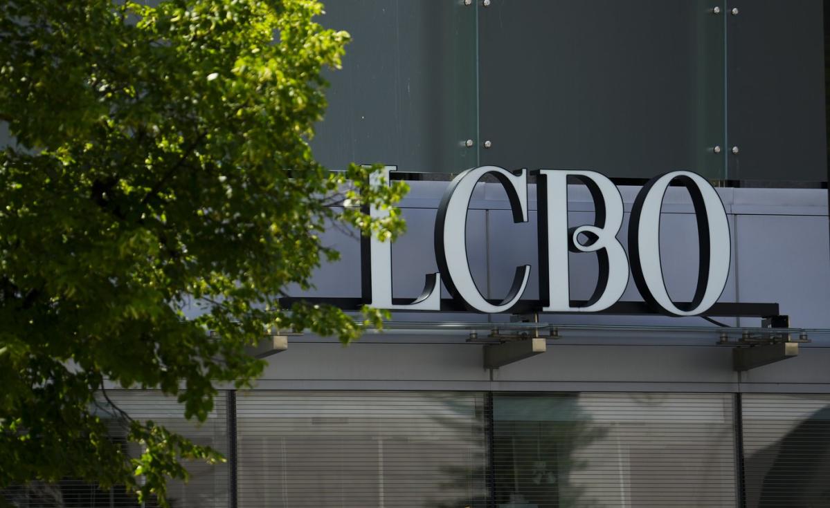 Tourism association calls for end to LCBO strike as dispute harms operators