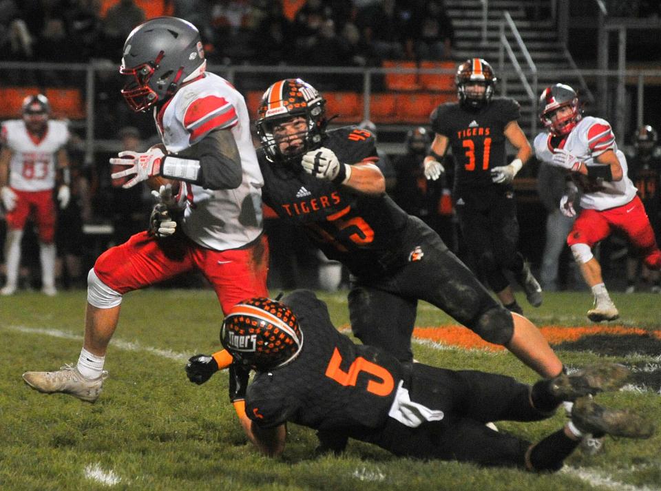 Norwayne's Jake Gill tries to break free from Springfield defenders.